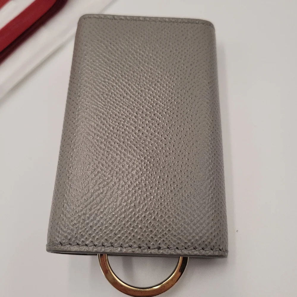 Salvatore Ferragamo 6 Key Leather Case in Excellent Condition! Made in Italy